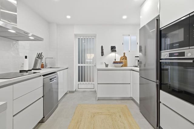 2 slaapkamer Appartement te koop in Punta Prima, Orihuela met zwembad - € 189.500 (Ref: 10092752)