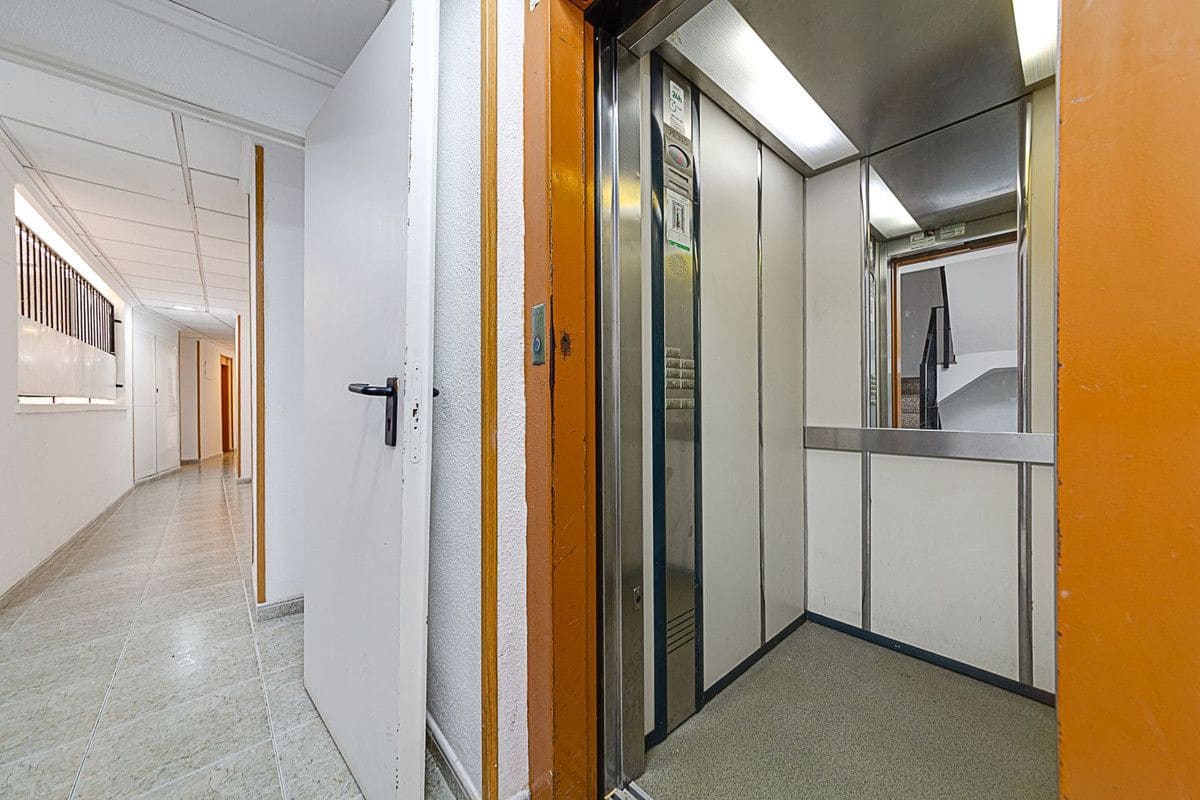 Apartamento de 2 habitaciones en Torrevieja en venta con piscina - 140.000 € (Ref: 10092860)