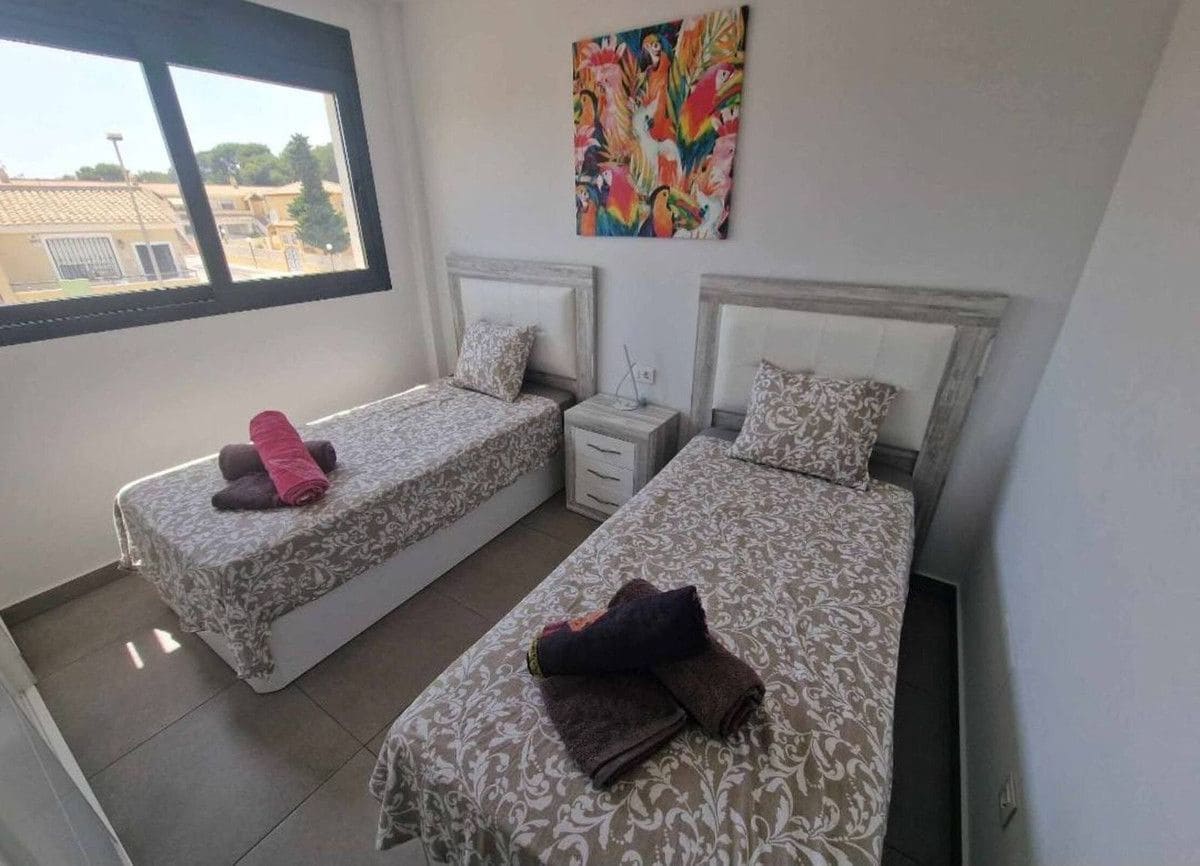 2 makuuhuone Huoneisto myytävänä paikassa Orihuela Costa mukana uima-altaan - 229 990 € (Ref: 10092870)