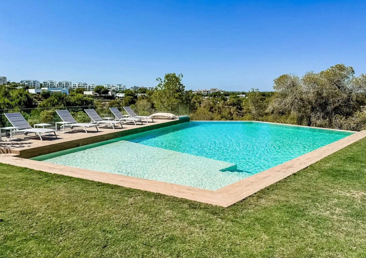Apartamento de 2 habitaciones en Las Colinas Golf en venta con piscina - 379.900 € (Ref: 10092956)