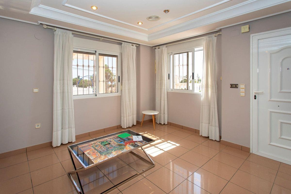 4 soveværelse Villa til salg i Torrevieja - € 525.000 (Ref: 10092989)