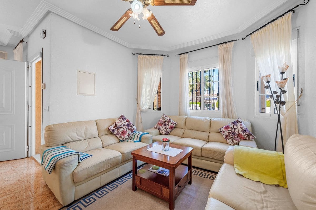 3 sovrum Villa till salu i El Raso med pool - 290 000 € (Ref: 10092991)