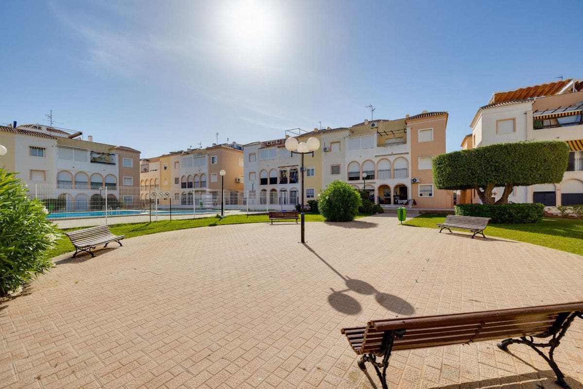 2 soveværelse Villa til salg i Torrevieja - € 147.000 (Ref: 10093278)