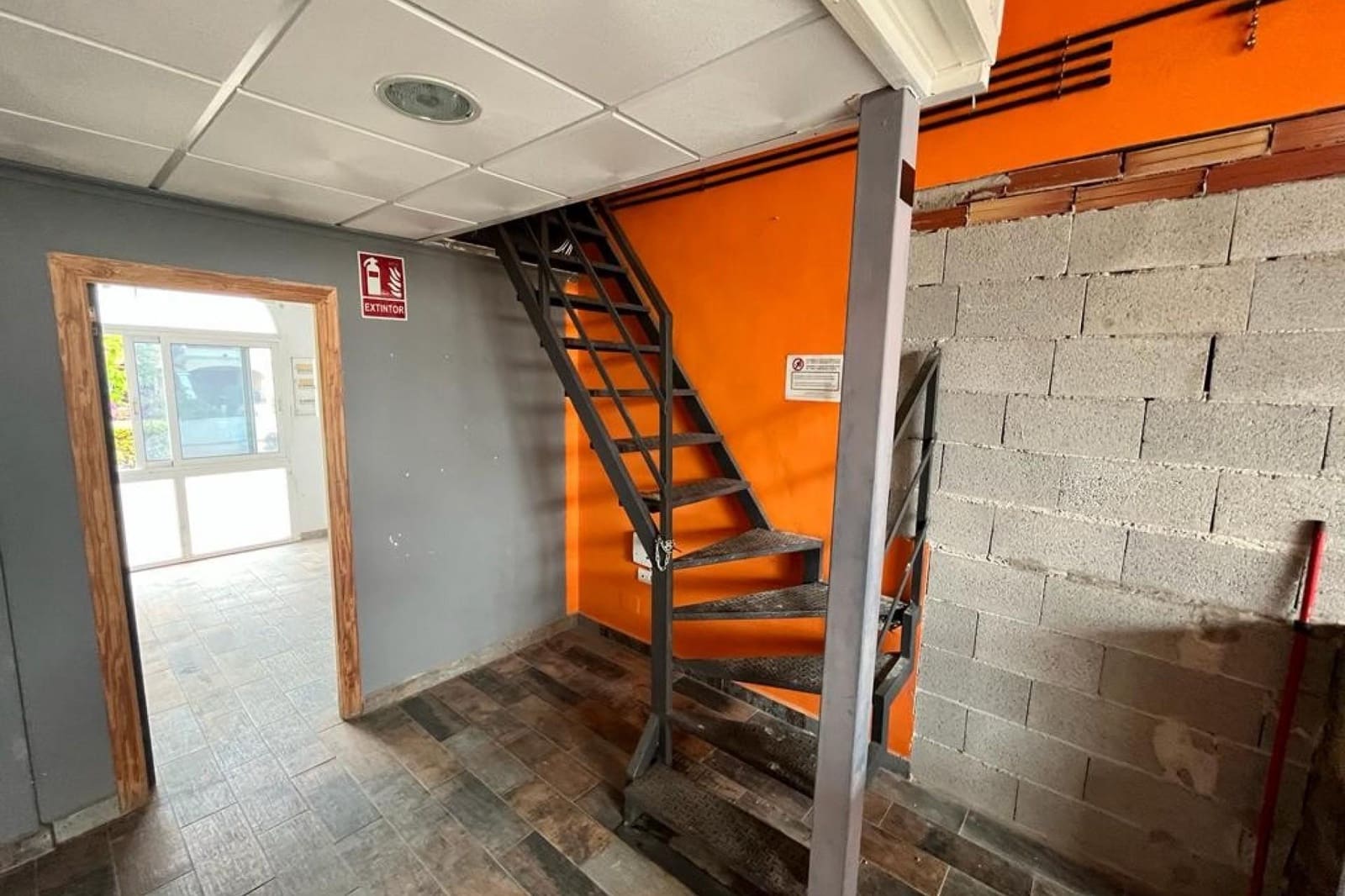 Kaupallinen myytävänä paikassa Algorfa mukana uima-altaan - 100 000 € (Ref: 10093627)