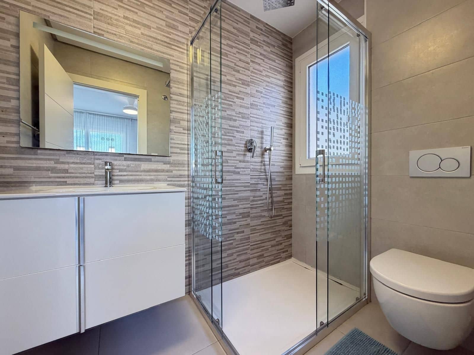 Adosado de 3 habitaciones en Aguas Nuevas en venta con piscina - 370.000 € (Ref: 10094356)