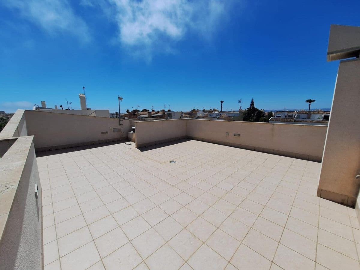 Chalet de 2 habitaciones en Torrevieja en venta - 850.000 € (Ref: 10098153)