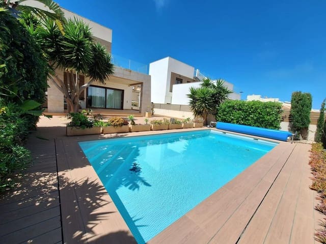 Chalet de 2 habitaciones en Puerto Deportivo, Torrevieja en venta - 850.000 € (Ref: 10098153)