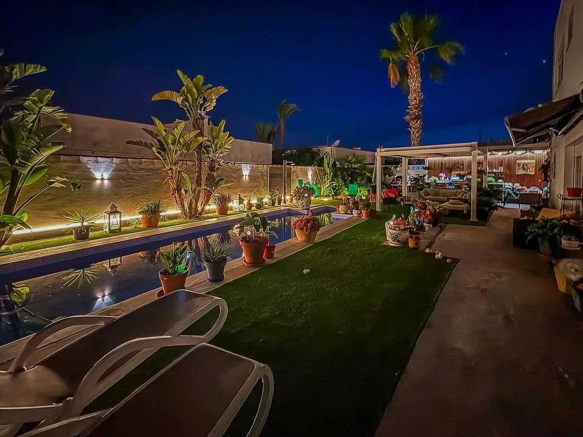 2 soveværelse Villa til salg i Torrevieja med swimmingpool - € 465.000 (Ref: 10099993)