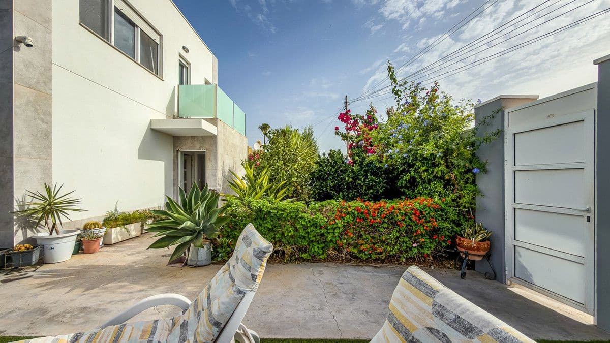 2 soveværelse Villa til salg i Torrevieja med swimmingpool - € 465.000 (Ref: 10099993)