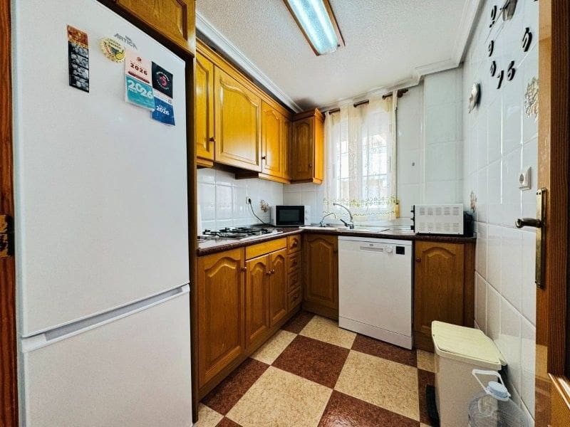 Ático de 2 habitaciones en Torrevieja en venta - 180.000 € (Ref: 10100023)