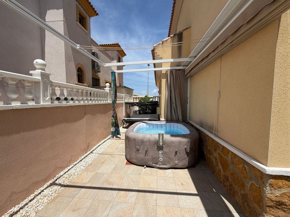 2 soverom Leilighet til salgs i Orihuela Costa med svømmebasseng - € 219 000 (Ref: 10101956)