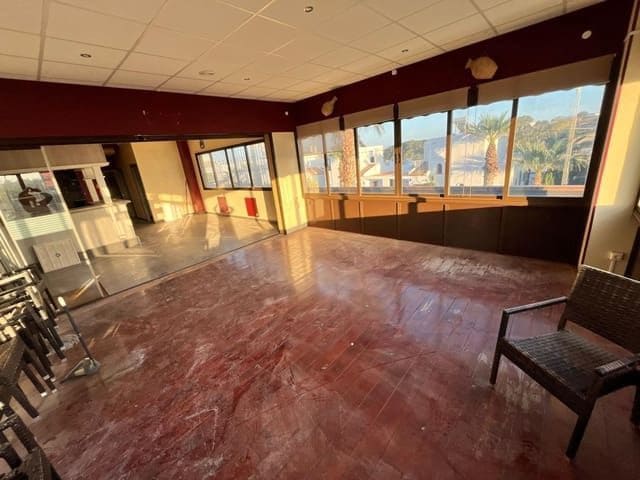 Commercieel te koop in Orihuela Costa - € 149.900 (Ref: 10102193)