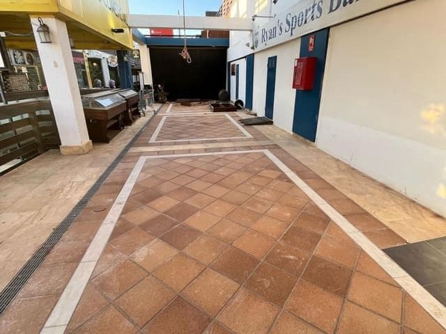 Commercieel te koop in Lomas de Cabo Roig - Los Dolses, Orihuela - € 149.900 (Ref: 10102193)