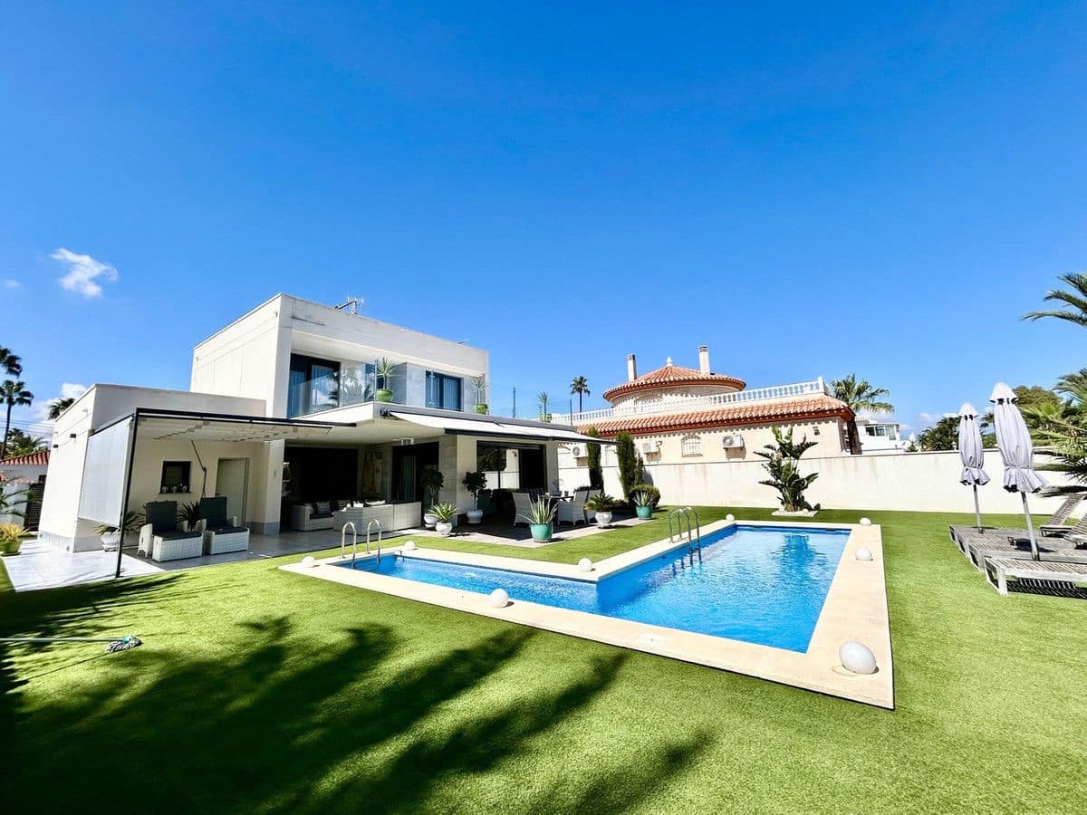 3 soverom Villa til salgs i Estrella de Mar - € 1 598 000 (Ref: 10104381)