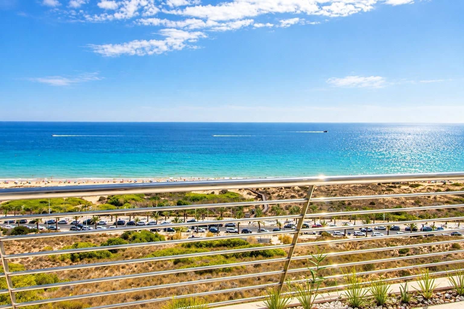 3 soveværelse Lejlighed til salg i Arenales del Sol med swimmingpool - € 785.000 (Ref: 10104526)