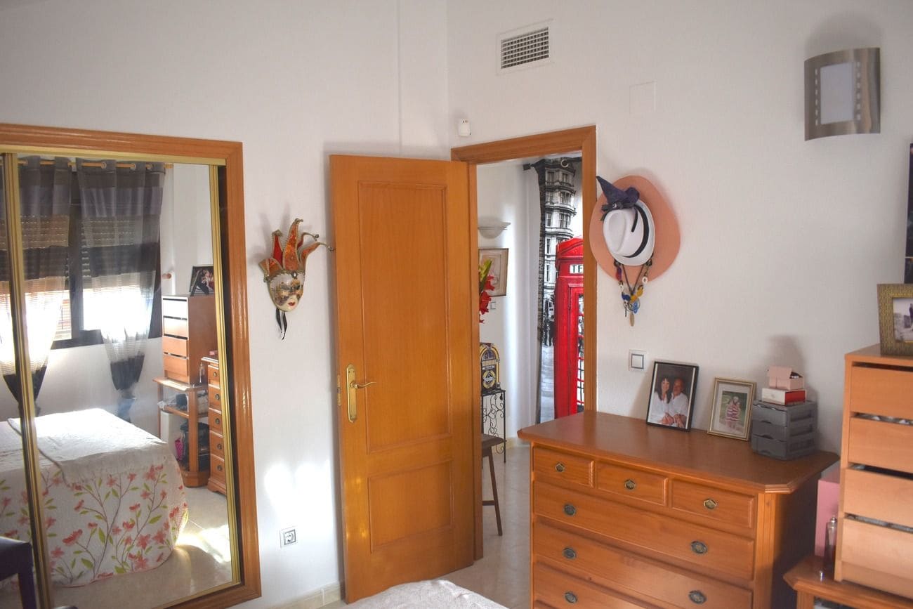 3 soverom Villa til salgs i Guardamar del Segura med svømmebasseng - € 378 000 (Ref: 10105875)