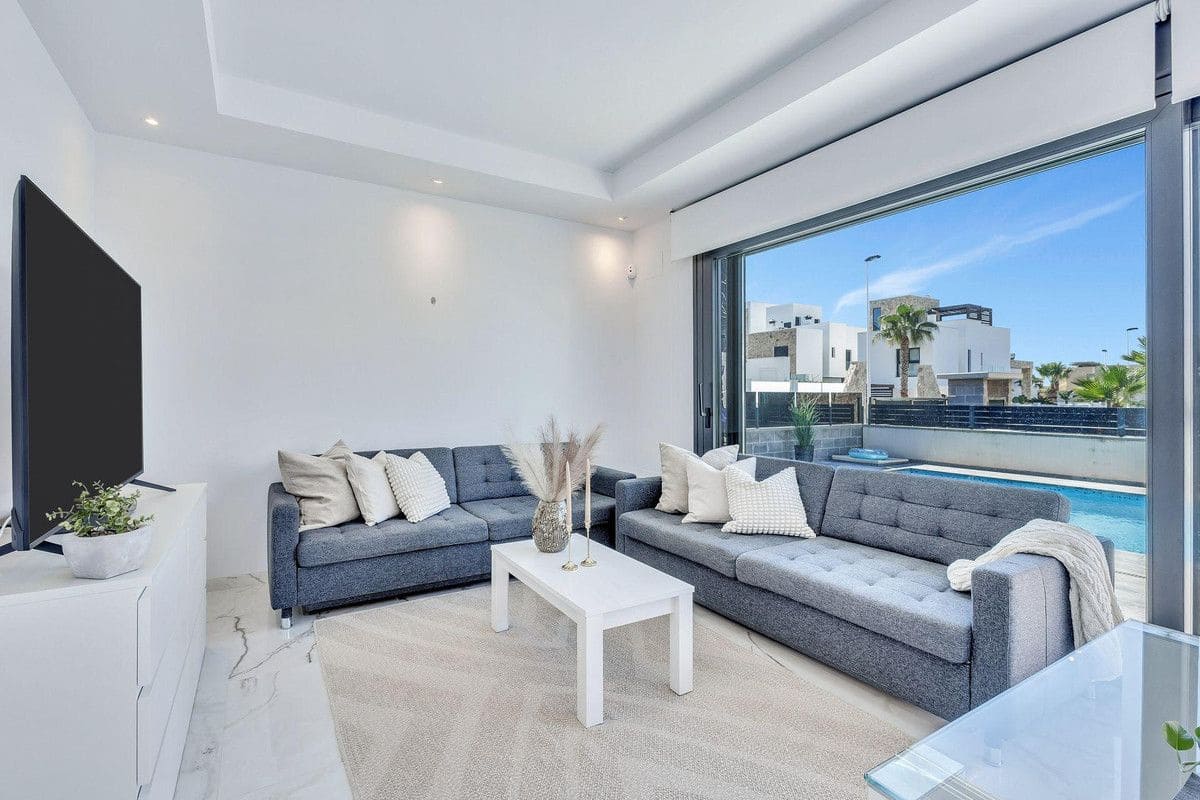 3 soverom Villa til salgs i Torrevieja - € 749 900 (Ref: 10105876)