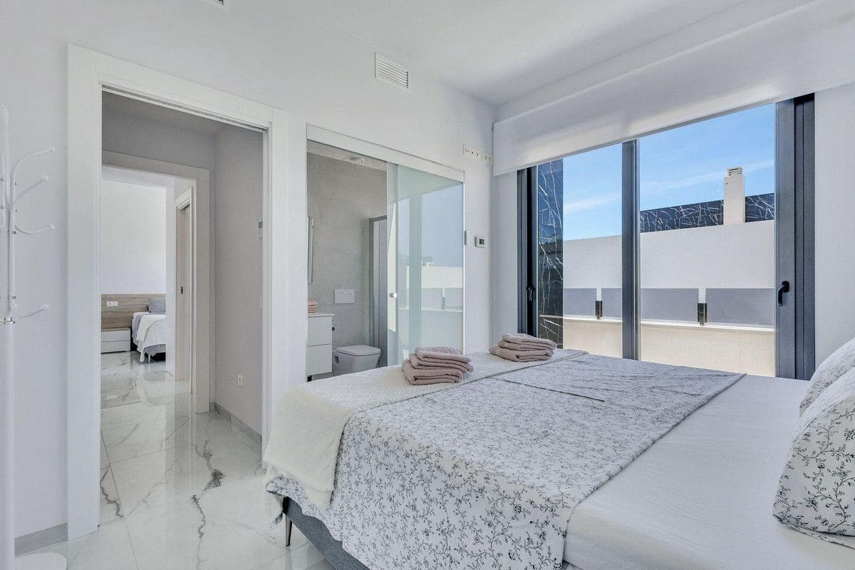 3 soverom Villa til salgs i Torrevieja - € 749 900 (Ref: 10105876)