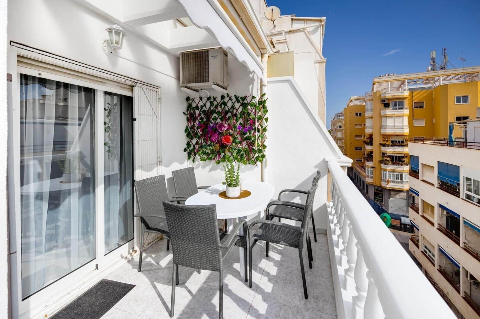 2 makuuhuone Huoneisto myytävänä paikassa Torrevieja - 190 000 € (Ref: 10105885)