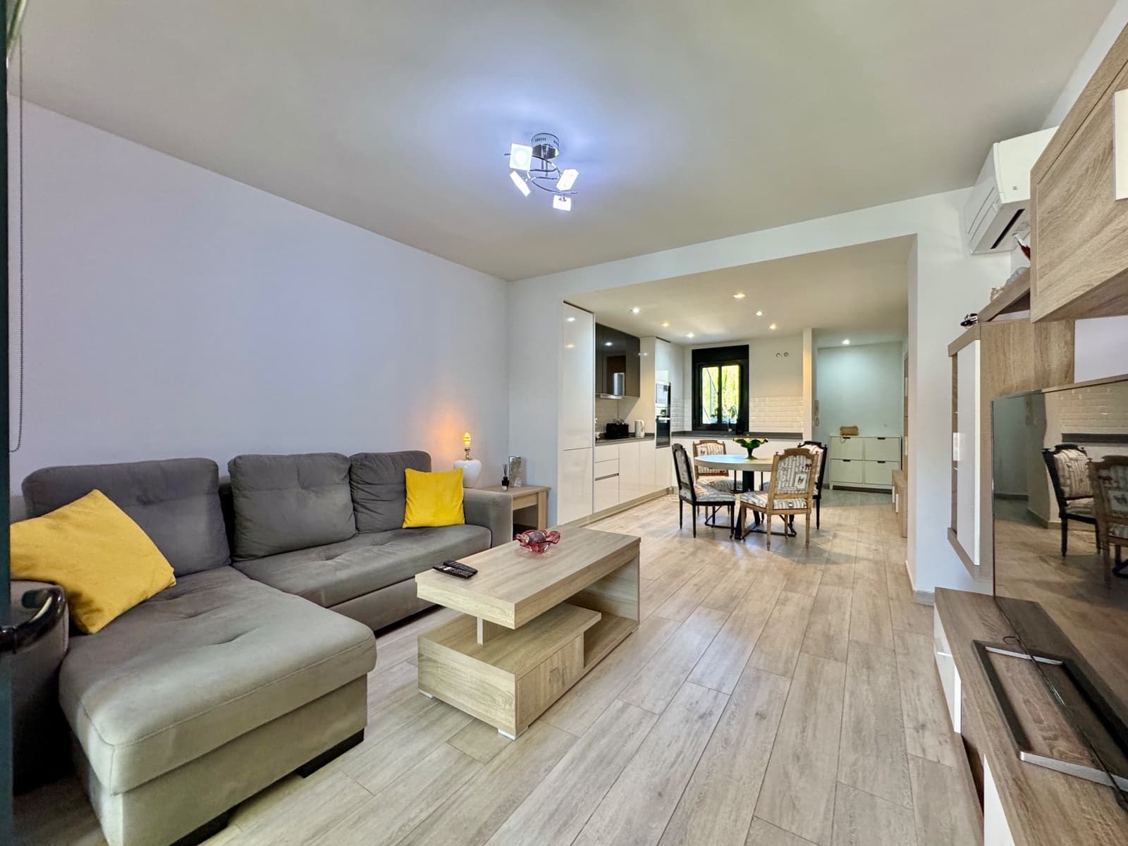 2 soverom Leilighet til salgs i Villamartin med svømmebasseng garasje - € 220 000 (Ref: 10106613)