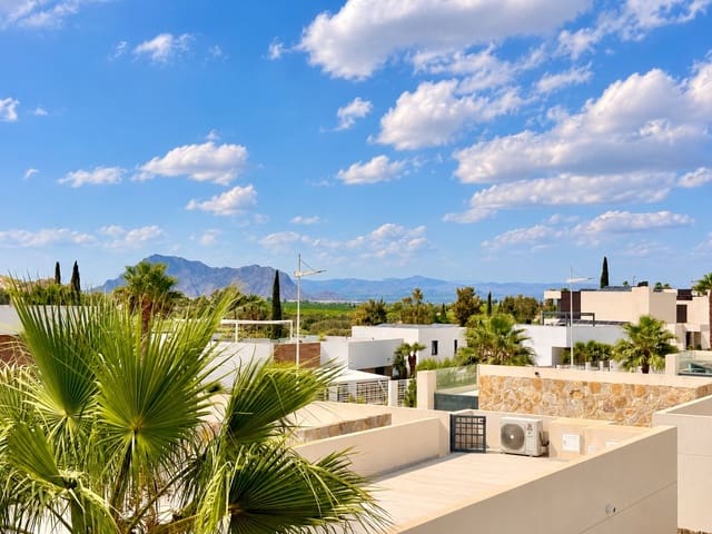 3 bedroom Villa for sale in Alicante / Alacant city with pool garage - € 620,000 (Ref: 10106621)