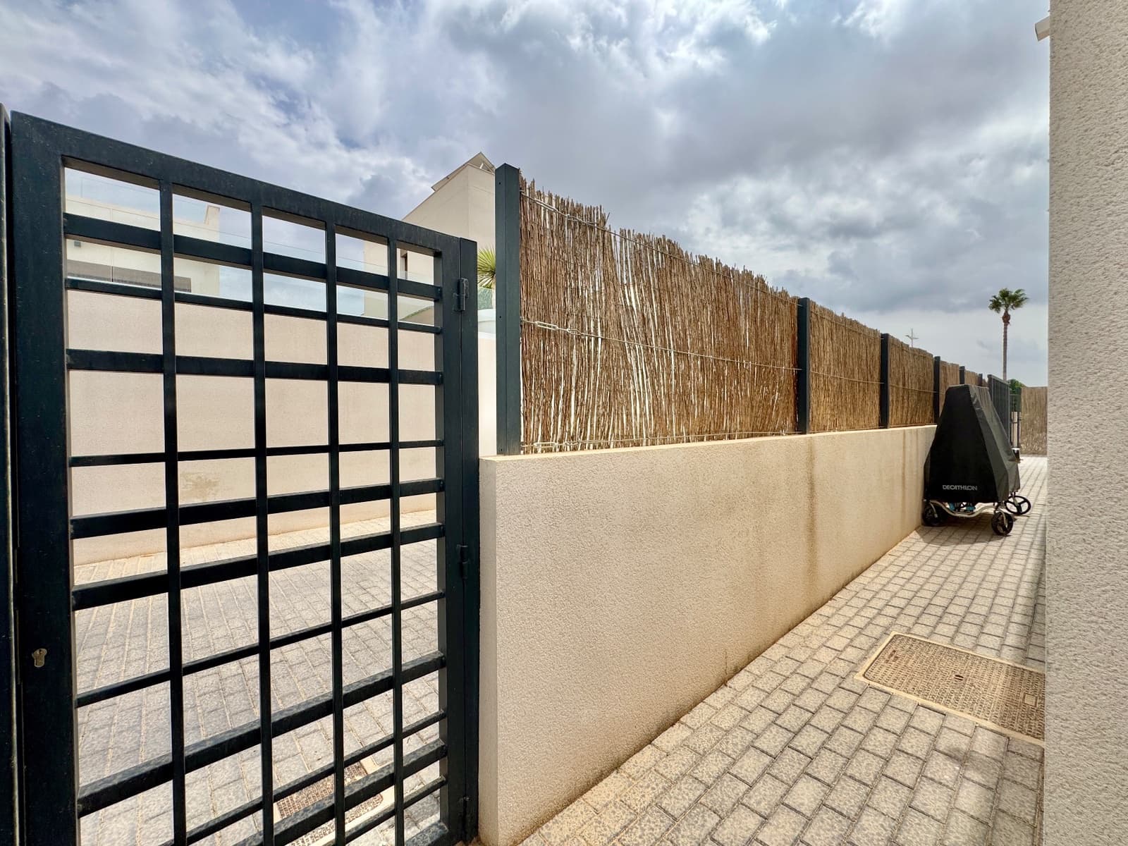 3 bedroom Villa for sale in Alicante / Alacant city with pool garage - € 620,000 (Ref: 10106621)