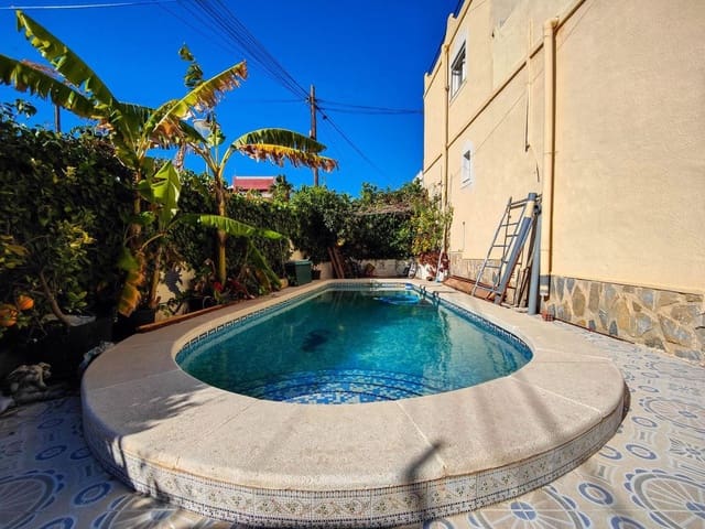 4 slaapkamer Halfvrijstaande villa te koop in San Miguel de Salinas met zwembad - € 189.900 (Ref: 10106753)