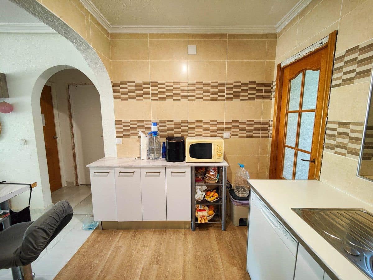 4 slaapkamer Halfvrijstaande villa te koop in San Miguel de Salinas met zwembad - € 189.900 (Ref: 10106753)