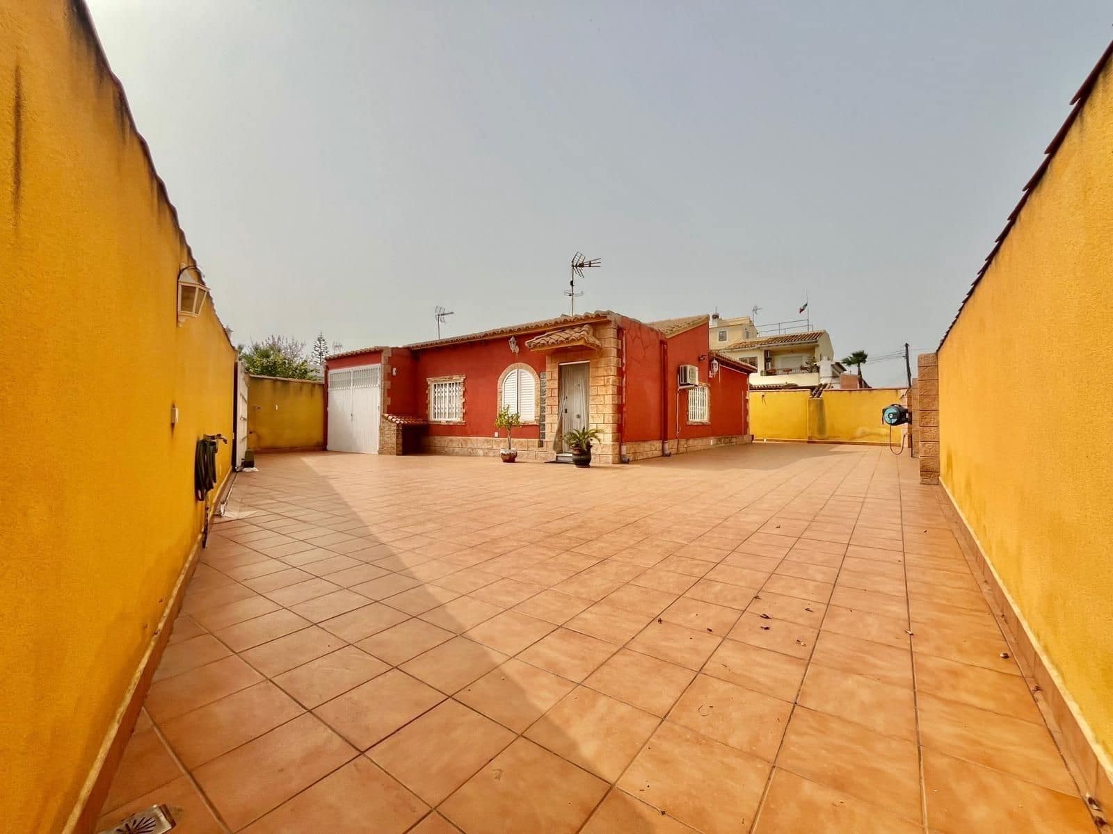 2 soveværelse Villa til salg i Torrevieja med swimmingpool - € 240.000 (Ref: 10106865)
