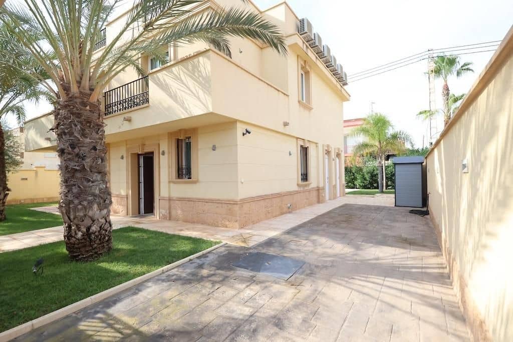 Chalet de 4 habitaciones en Cabo Roig en venta - 990.000 € (Ref: 10106899)