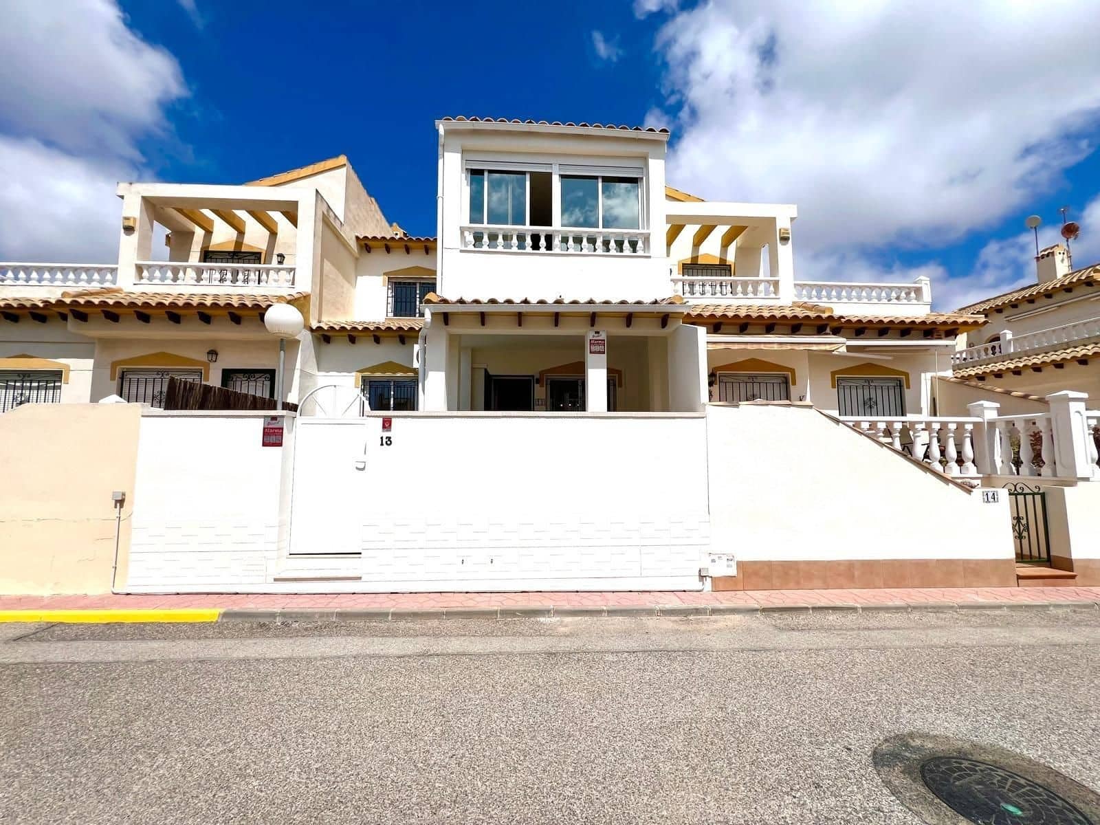 Casa de 3 habitaciones en Orihuela en venta con piscina - 279.000 € (Ref: 10106913)
