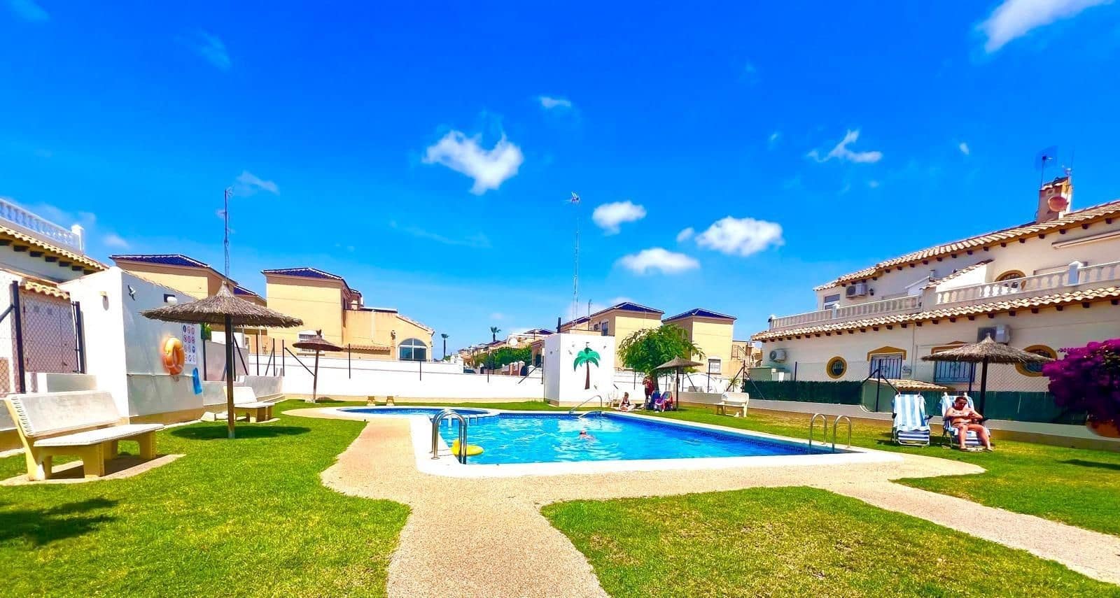 Casa de 3 habitaciones en Orihuela en venta con piscina - 279.000 € (Ref: 10106913)