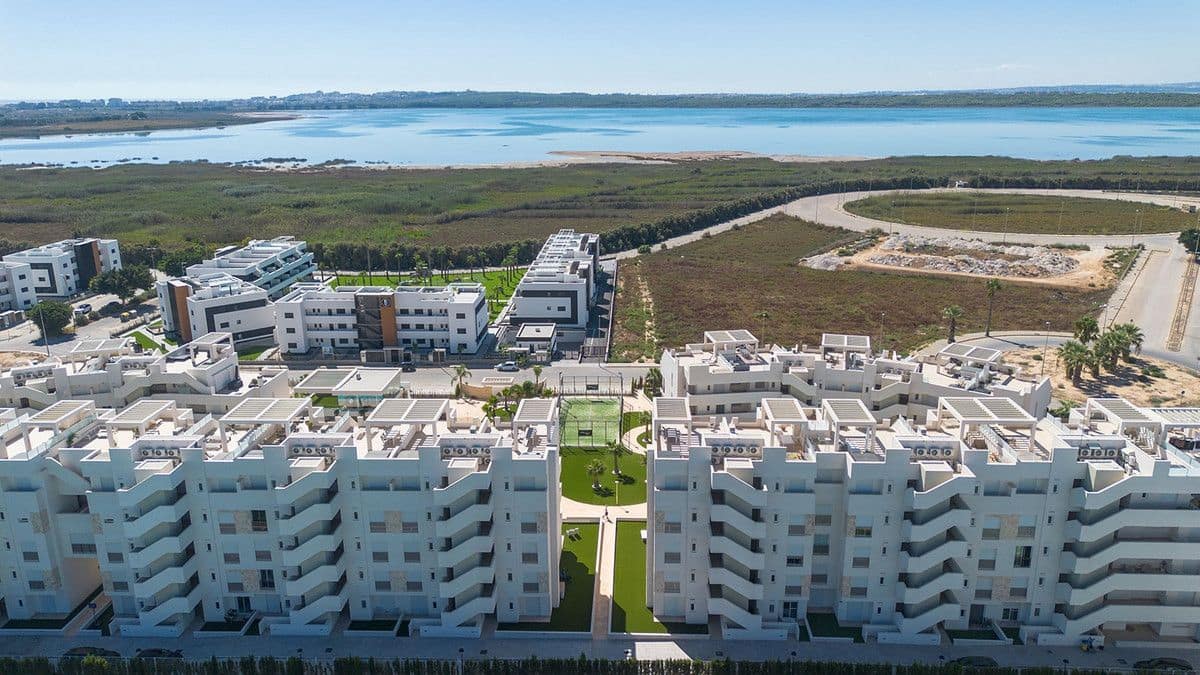 2 soveværelse Lejlighed til salg i Guardamar del Segura med swimmingpool - € 295.000 (Ref: 10106927)