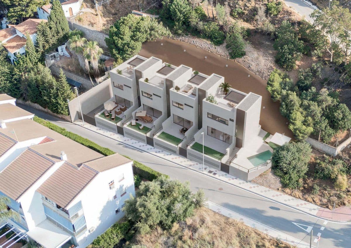 3 bedroom Villa for sale in Rincon de la Victoria with pool - € 850,000 (Ref: 10106967)
