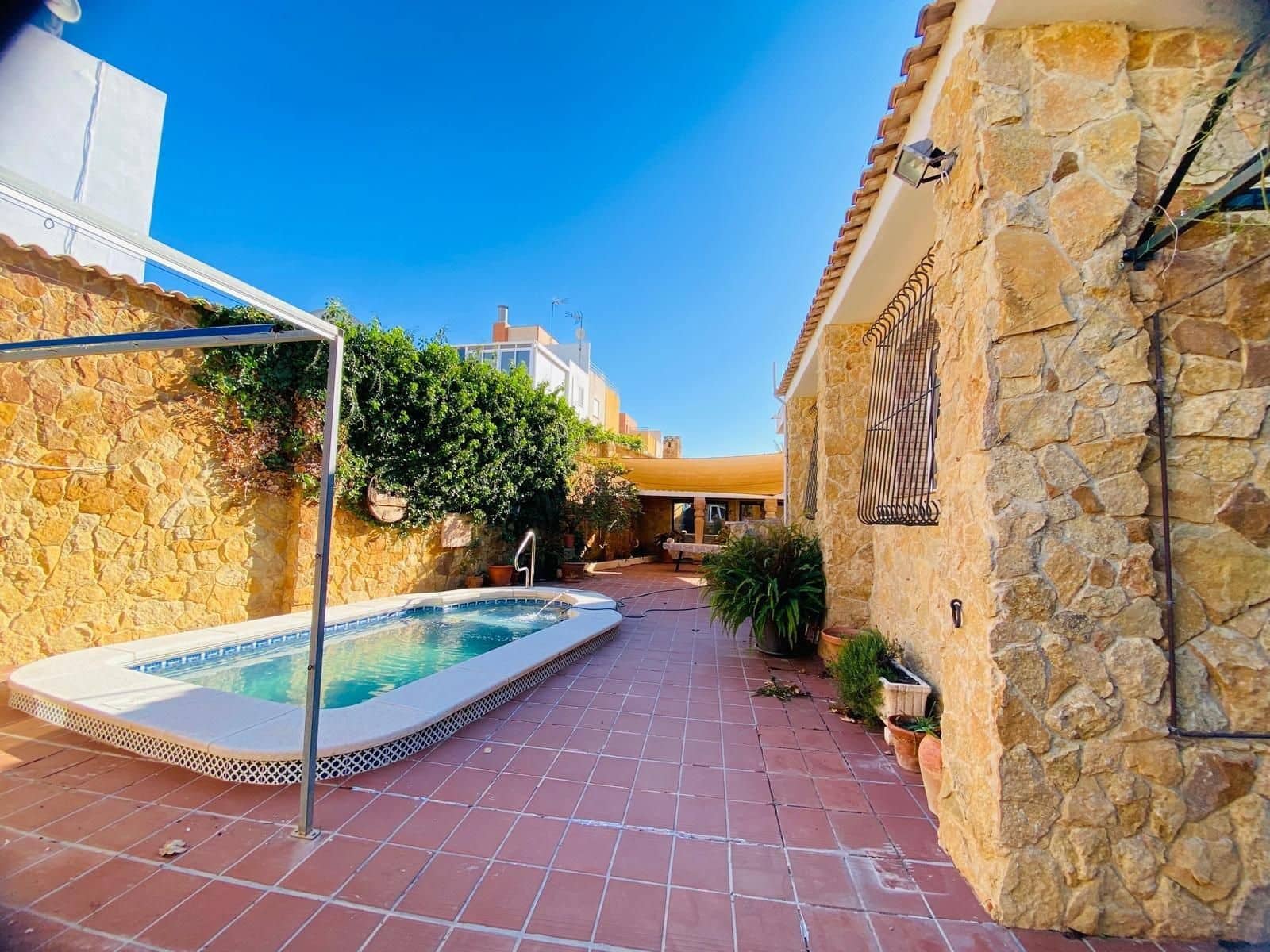 2 Zimmer Villa zu verkaufen in La Florida mit Pool - 819.900 € (Ref: 10107446)