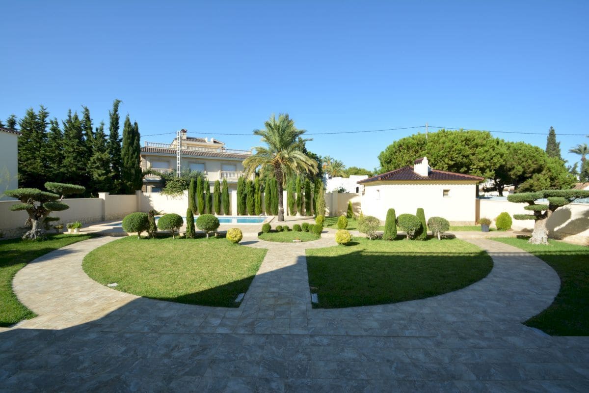 9 Zimmer Villa zu verkaufen in Cabo Roig mit Pool - 1.750.000 € (Ref: 10107448)