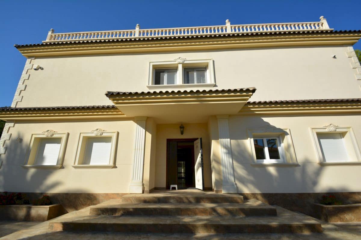 9 Zimmer Villa zu verkaufen in Cabo Roig mit Pool - 1.750.000 € (Ref: 10107448)