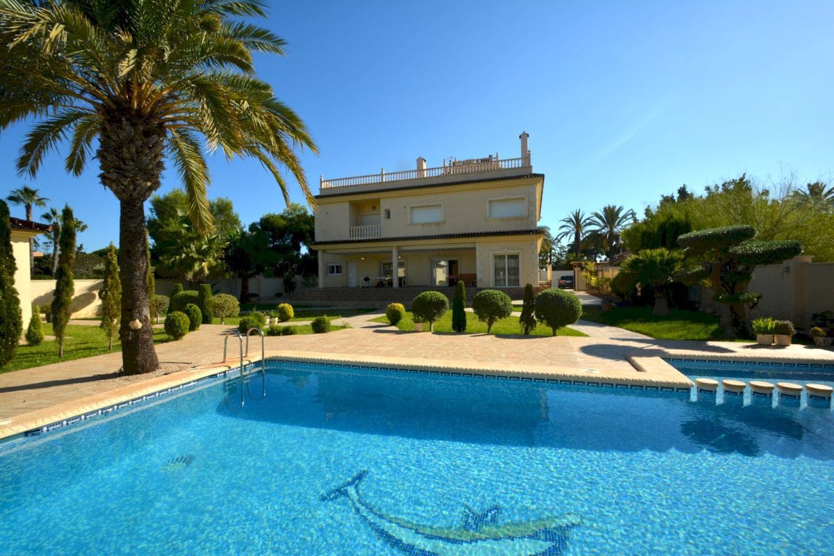 9 Zimmer Villa zu verkaufen in Cabo Roig mit Pool - 1.750.000 € (Ref: 10107448)