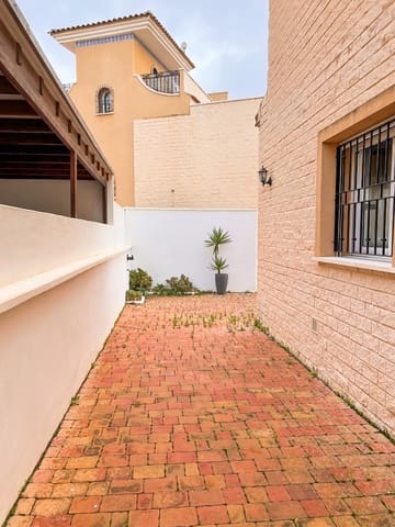 3 soverom Hus til salgs i Pilar de la Horadada ciudad, Pilar de la Horadada med svømmebasseng garasje - € 369 000 (Ref: 10107898)