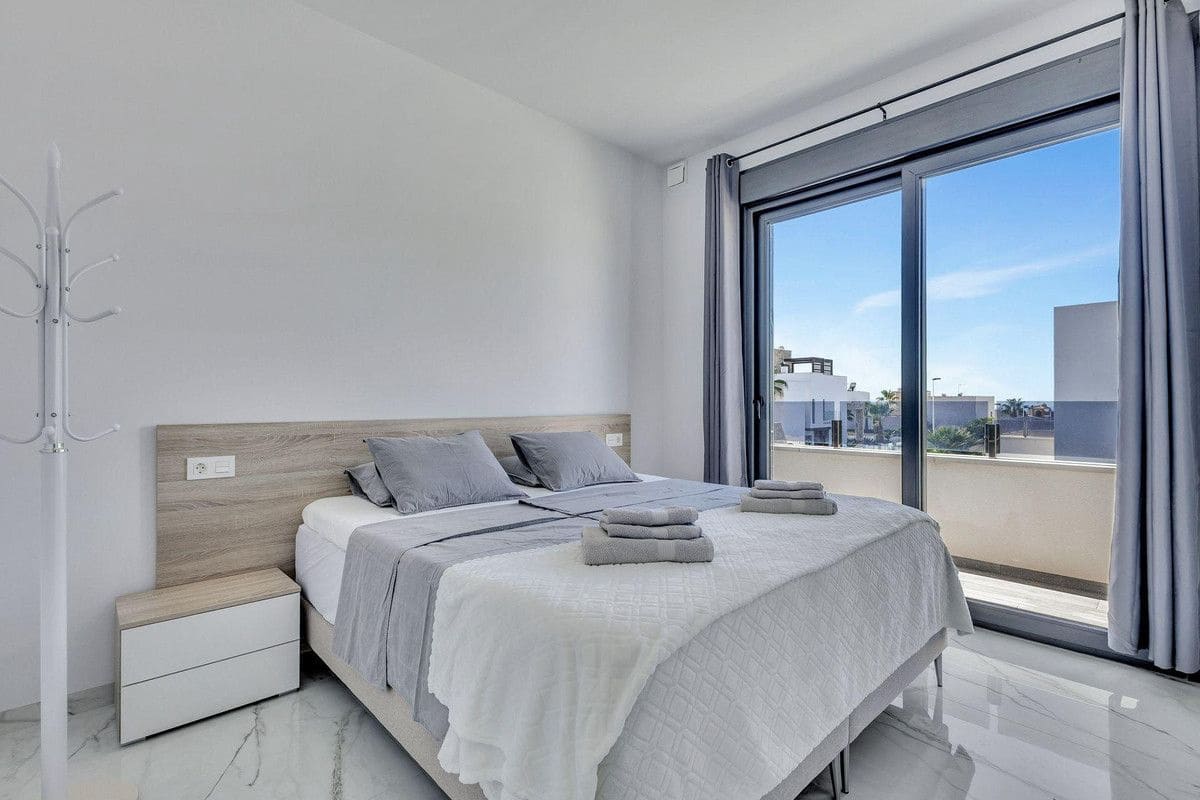 3 slaapkamer Villa te koop in Torrevieja - € 749.900 (Ref: 10108329)