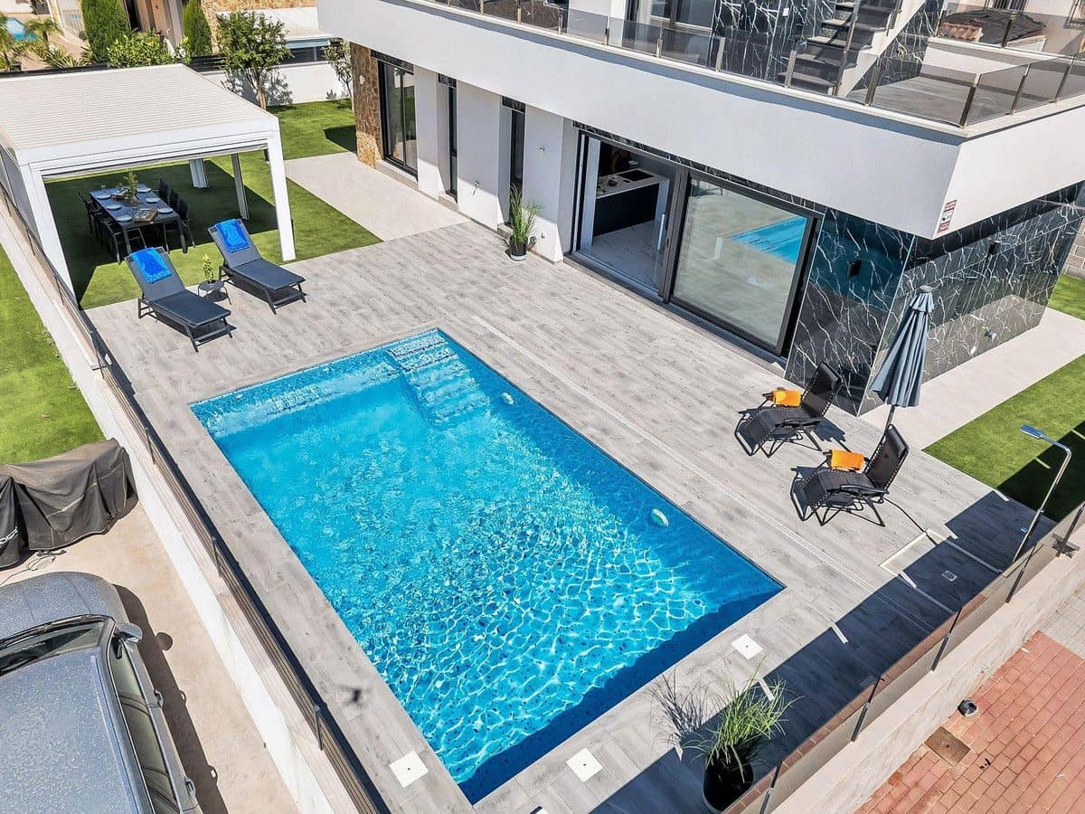 3 slaapkamer Villa te koop in Torrevieja - € 749.900 (Ref: 10108329)