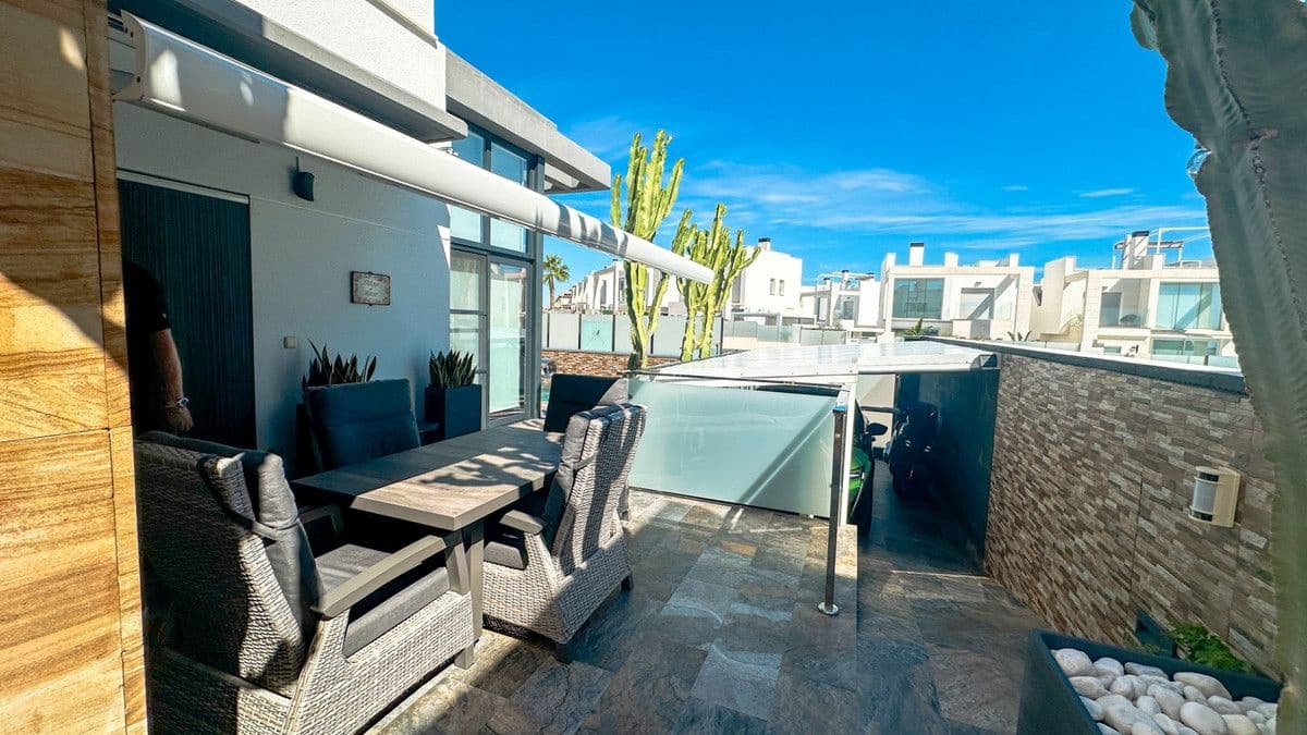 3 makuuhuone Huvila myytävänä paikassa Las Ramblas Golf mukana uima-altaan - 570 000 € (Ref: 10108348)
