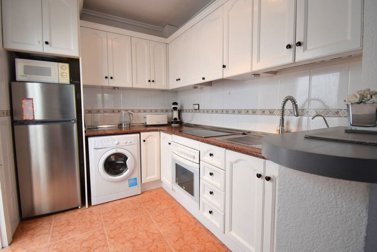 2 soveværelse Villa til salg i La Zenia med swimmingpool - € 180.000 (Ref: 10108577)