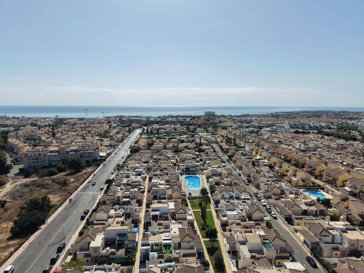 2 soveværelse Villa til salg i La Zenia med swimmingpool - € 180.000 (Ref: 10108577)