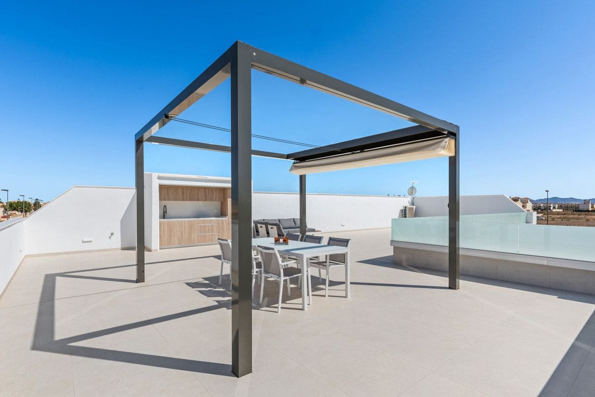 3 soverom Villa til salgs i Los Alcazares med svømmebasseng - € 549 900 (Ref: 10109092)