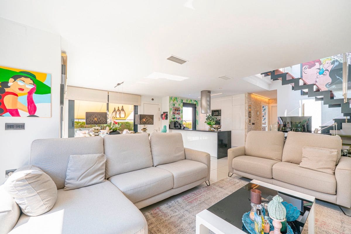 Chalet de 3 habitaciones en Rojales en venta con piscina - 550.000 € (Ref: 10109106)