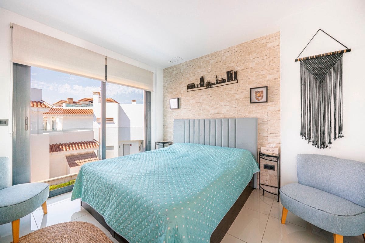 Chalet de 3 habitaciones en Rojales en venta con piscina - 550.000 € (Ref: 10109106)