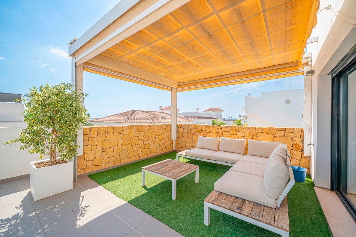Chalet de 3 habitaciones en Rojales en venta con piscina - 550.000 € (Ref: 10109106)