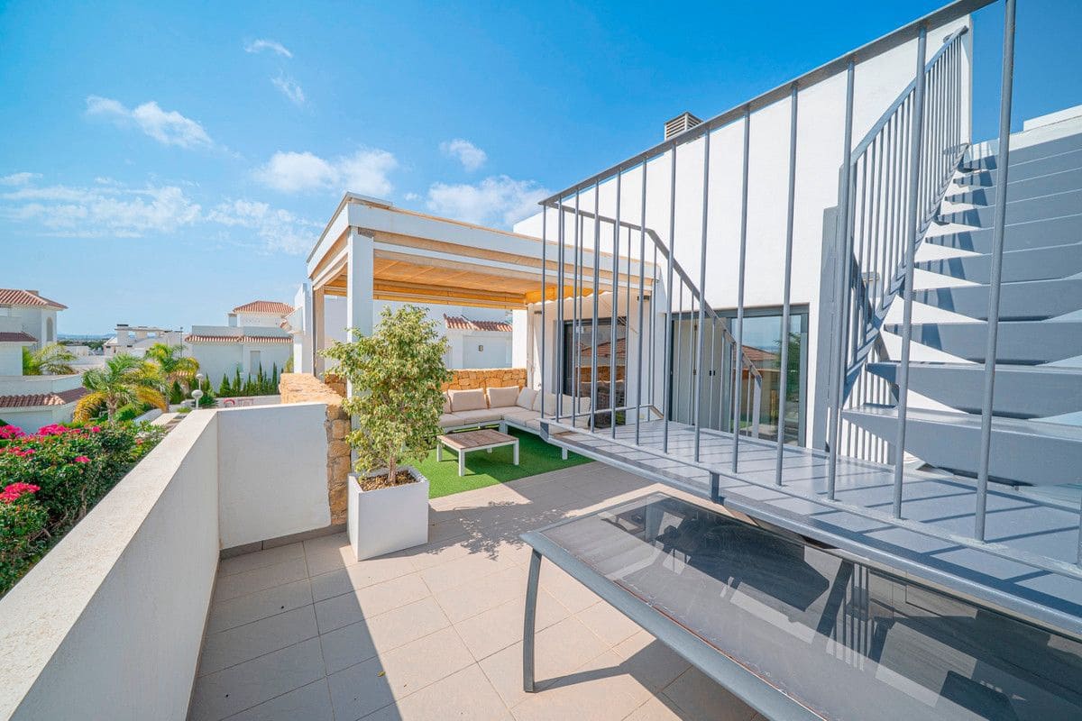 Chalet de 3 habitaciones en Rojales en venta con piscina - 550.000 € (Ref: 10109106)