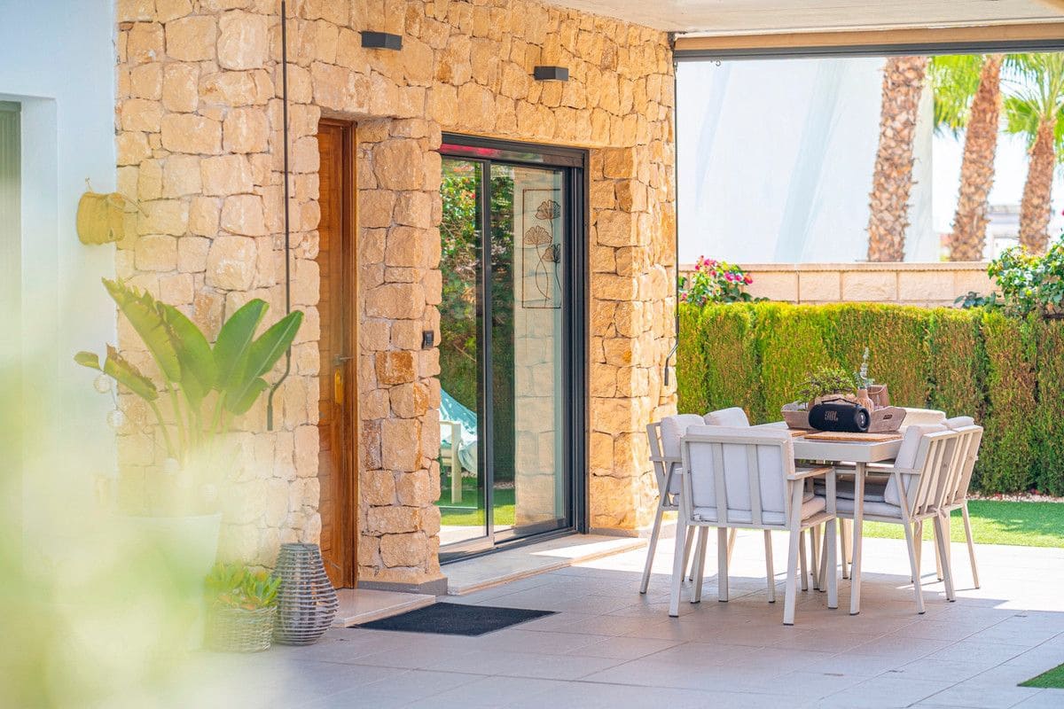 Chalet de 3 habitaciones en Rojales en venta con piscina - 550.000 € (Ref: 10109106)